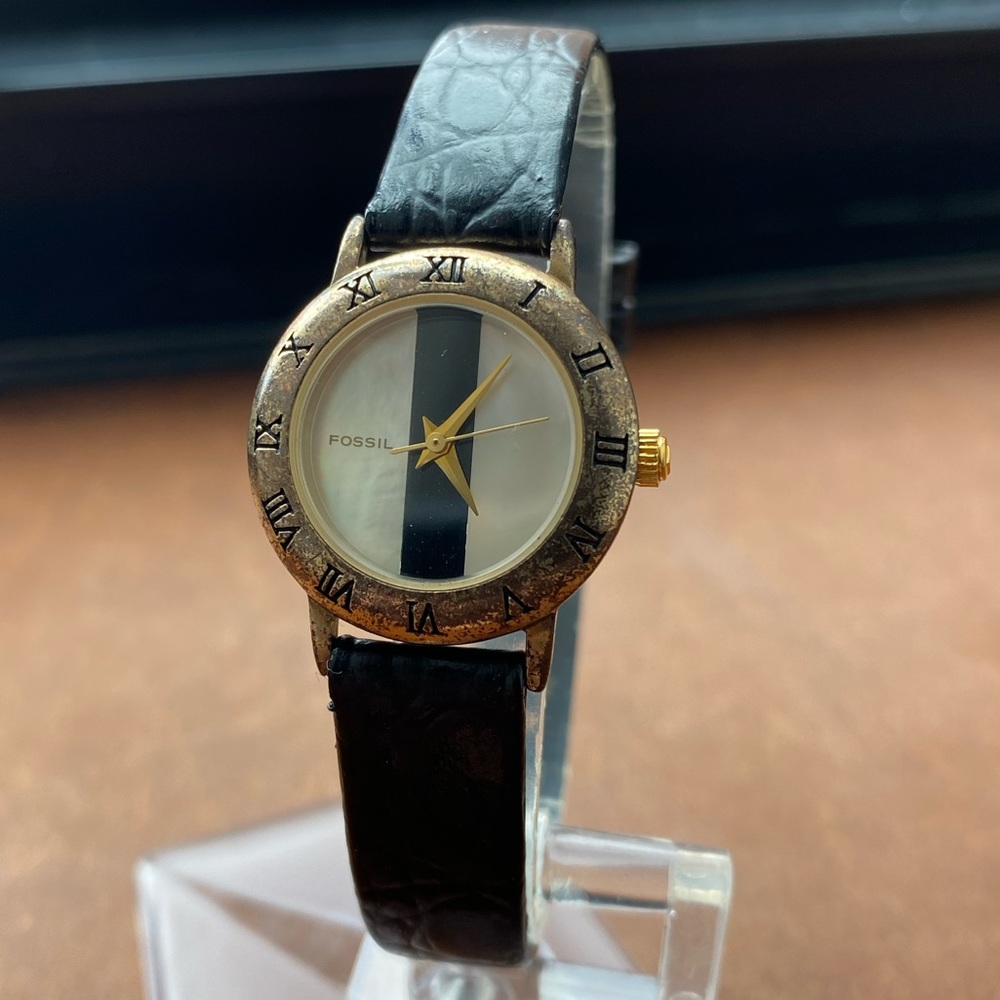1994 RARE FOSSIL MOTHER OF PEARL WATCH SC-5492(000735)